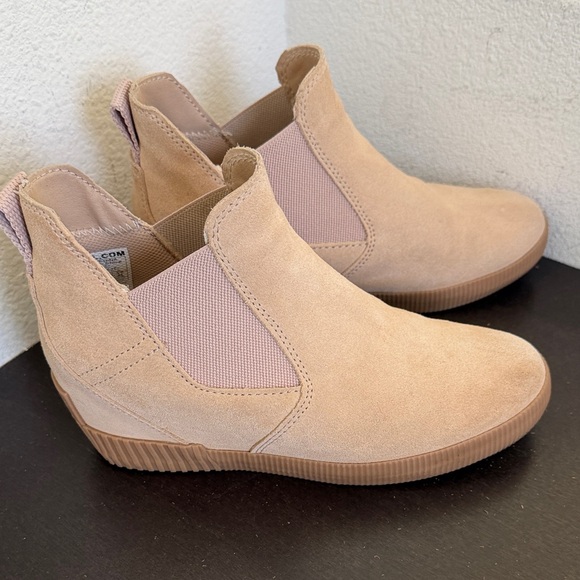 Sorel Shoes - Sorel Evie Women's Tan Suede Ankle Booties.